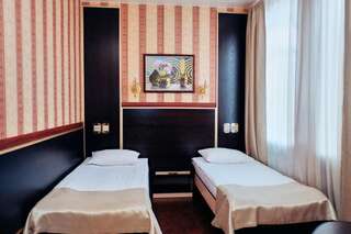 Гостиница Амур Комсомольск-на-Амуре Двухместный номер эконом-класса с 2 отдельными кроватями-1